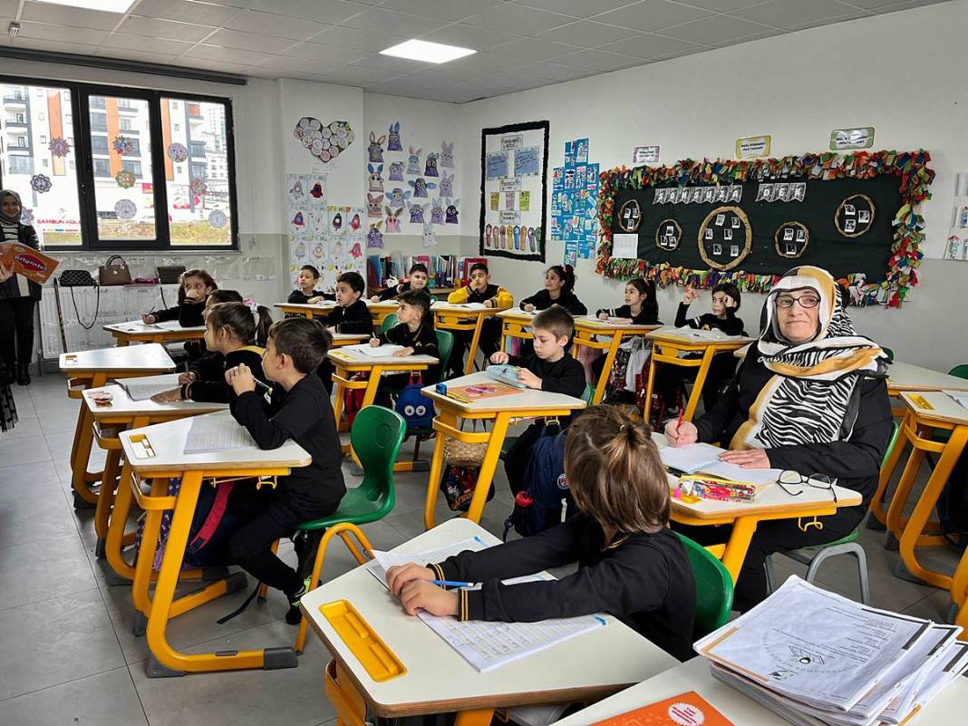 'Kız çocukları okumaz' diyerek okula gönderilmedi: 81 yaşında okuma yazma öğrendi! O andan sonra karar verdi 2